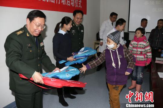 世界冠軍張亞雯重慶化身兒童抗癌愛心大使鼓勵患癌兒童